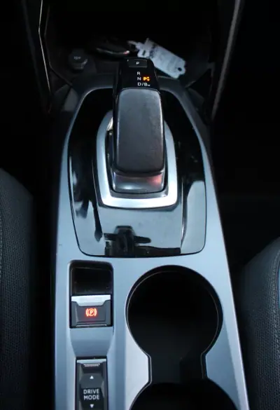 Peugeot e-2008 2020 - 19450 EUR, 54000 km - AUTO.MOTO.pt - 54000km - foto 11 de 41