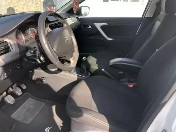 Citroën C-Elysée 2016 - 6999 EUR, 119000 km - AUTO.MOTO.pt - 119000km - foto 12 de 16