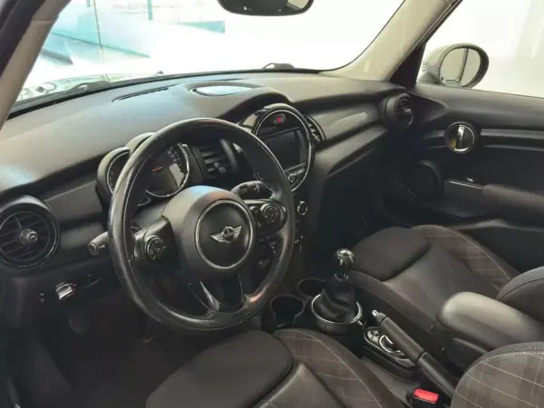 MINI 5 Portas 2016 - 14490 EUR, 101264 km - AUTO.MOTO.pt - 101264km - foto 12 de 27