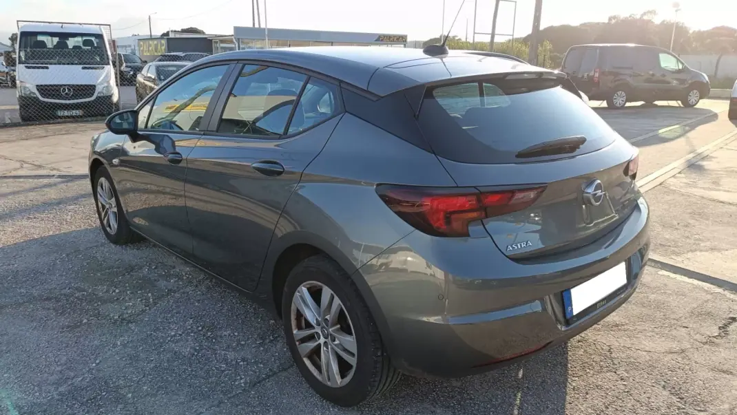 Opel Astra 2021 - 10500 EUR, 120000 km - AUTO.MOTO.pt - 120000km - foto 4 de 10
