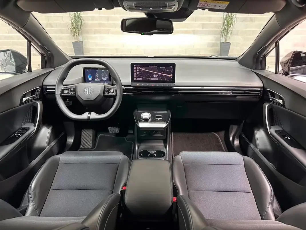 MG MG4 2024 - 24450 EUR, 25201 km - 25201km - foto 12 de 49