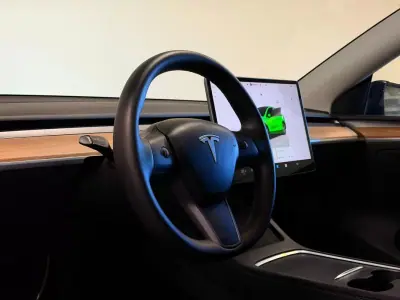 Tesla Model Y 2022 - 35990 EUR, 89658 km - AUTO.MOTO.pt - 89658km - foto 7 de 17