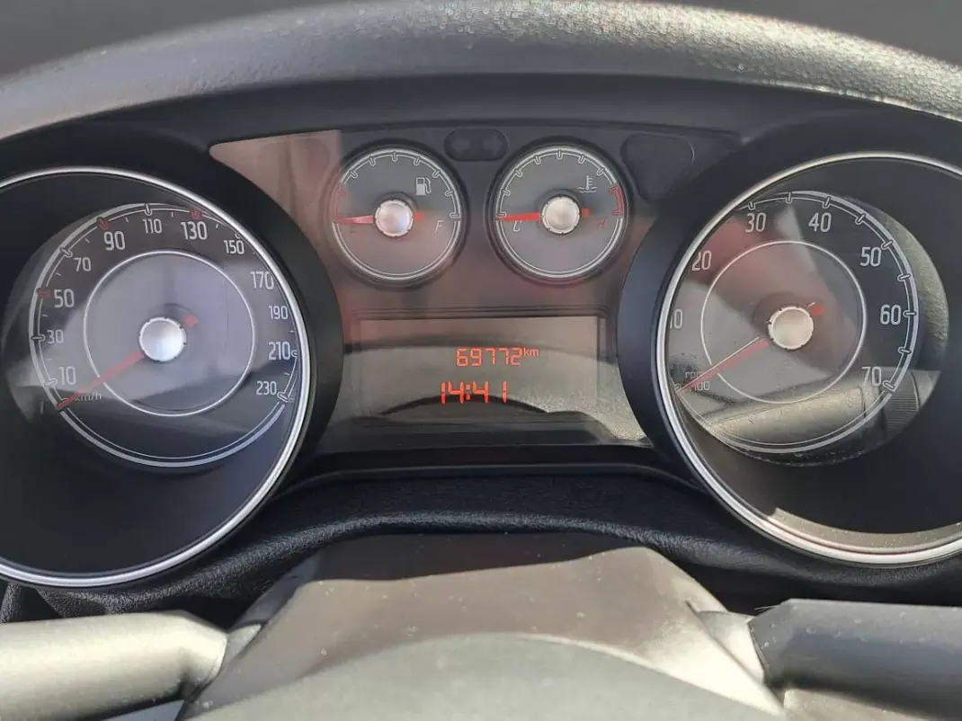 Fiat Punto 2017 - 8900 EUR, 69772 km - AUTO.MOTO.pt - 69772km - foto 26 de 39