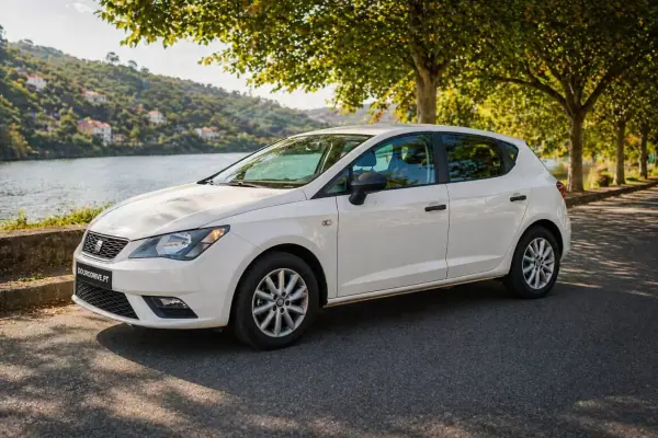 SEAT Ibiza 2017 - 8950 EUR, 106000 km - AUTO.MOTO.pt - 106000km - foto 2 de 8