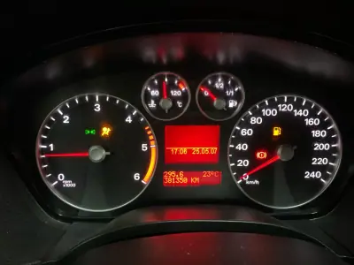 Ford Focus 2007 - 2750 EUR, 381400 km - AUTO.MOTO.pt - 381400km - foto 10 de 19