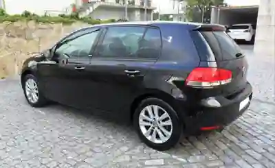 Volkswagen Golf 2011 - 9500 EUR, 179600 km - AUTO.MOTO.pt - 179600km - foto 4 de 15