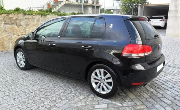 Volkswagen Golf 2011 - 9500 EUR, 179600 km - AUTO.MOTO.pt - 179600km - foto 4 de 15
