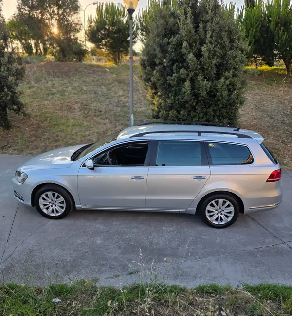 Volkswagen Passat Variant 2011 - 5999 EUR, 264000 km - 264000km - foto 7 de 12