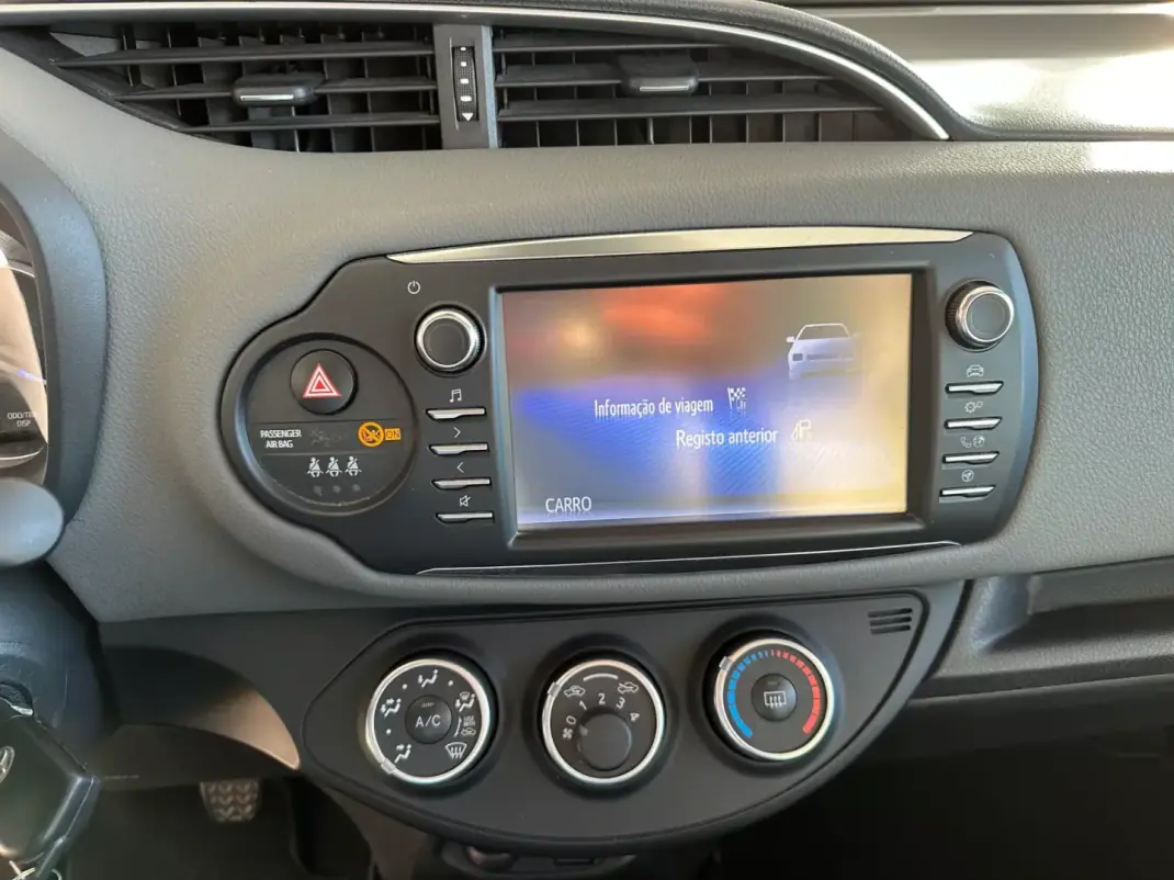 Toyota Yaris 2018 - 14900 EUR, 41312 km - AUTO.MOTO.pt - 41312km - foto 22 de 27