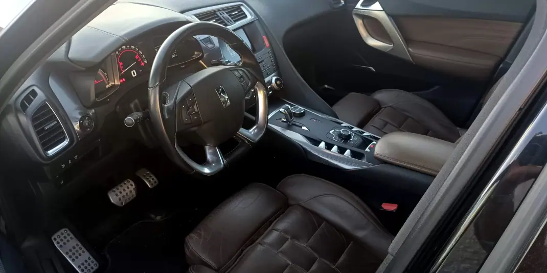 Citroën DS5 2013 - 12950 EUR, 216000 km - AUTO.MOTO.pt - 216000km - foto 14 de 26