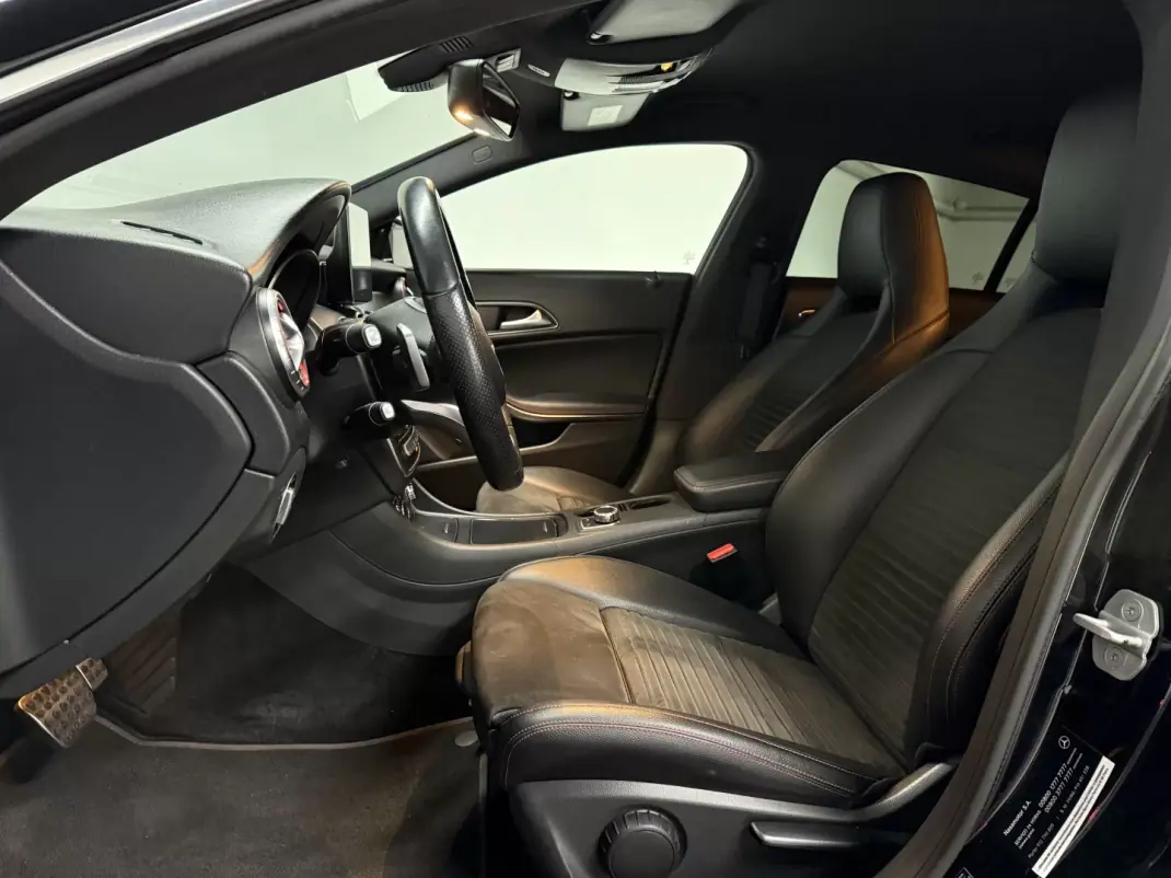 Mercedes-Benz CLA 200 2017 - 20500 EUR, 113500 km - AUTO.MOTO.pt - 113500km - foto 26 de 28