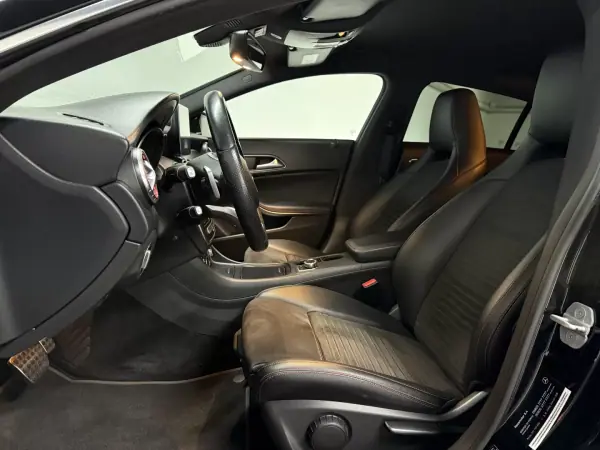 Mercedes-Benz CLA 200 2017 - 20500 EUR, 113500 km - AUTO.MOTO.pt - 113500km - foto 26 de 28