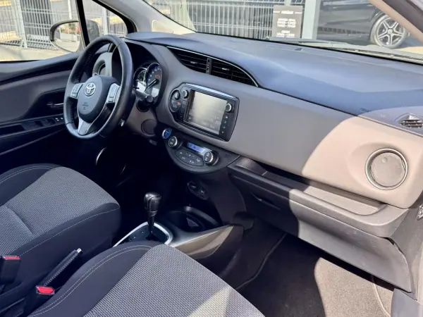 Toyota Yaris 2016 - 14500 EUR, 101000 km - AUTO.MOTO.pt - 101000km - foto 8 de 19