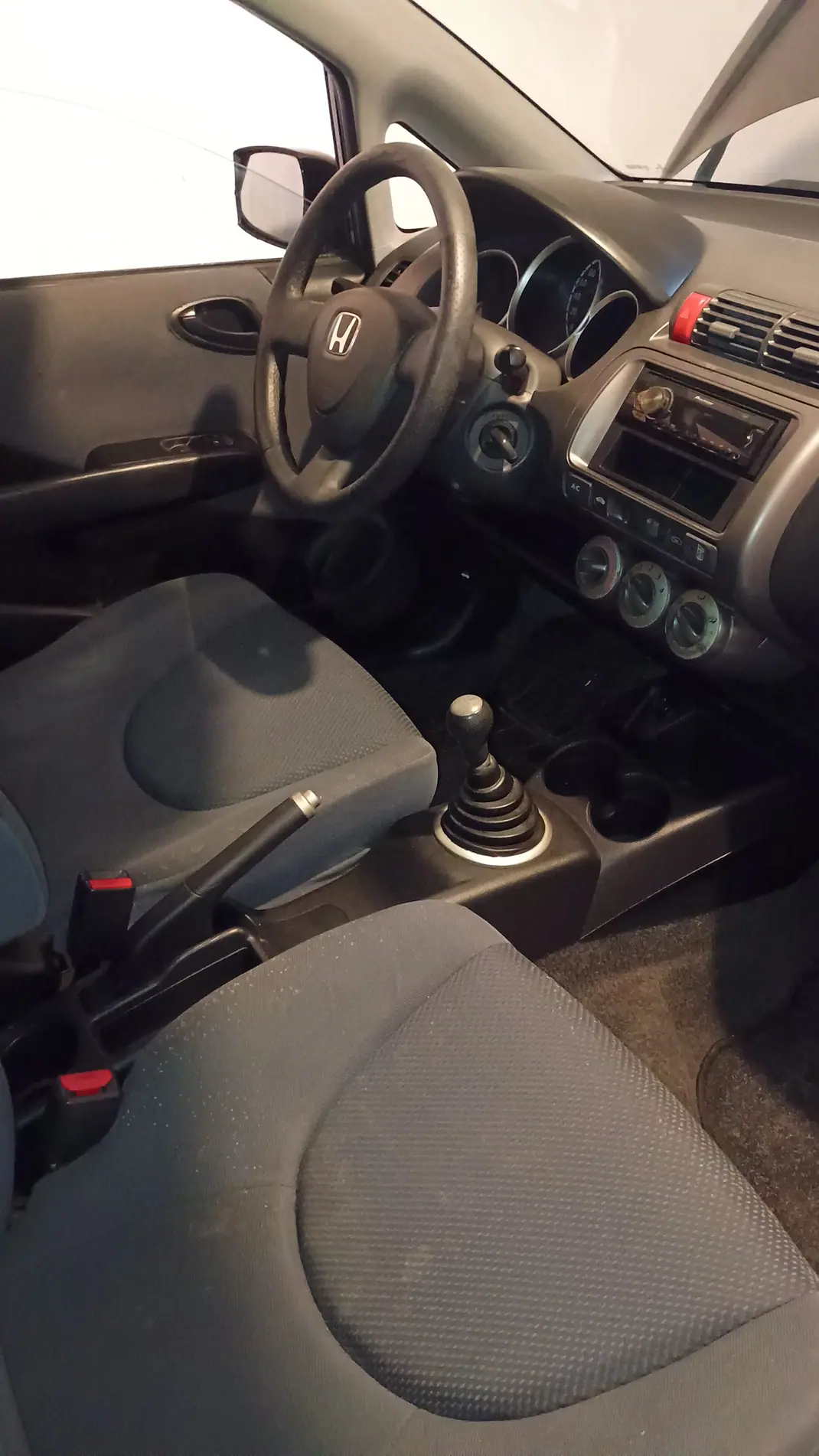 Honda Jazz 2007 - 3600 EUR, 233000 km - AUTO.MOTO.pt - 233000km - foto 1 de 4