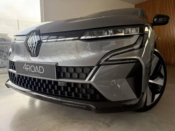 Renault Mégane E-Tech 2023 - 25500 EUR, 58000 km - AUTO.MOTO.pt - 58000km - foto 6 de 121