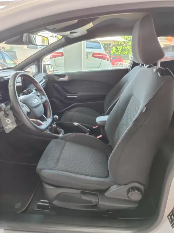 Ford Fiesta 2019 - 12950 EUR, 95000 km - AUTO.MOTO.pt - 95000km - foto 14 de 41