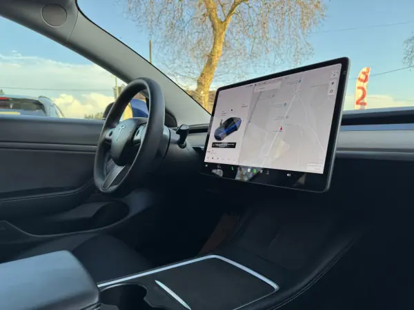 Tesla Model 3 2021 - 26500 EUR, 105000 km - AUTO.MOTO.pt - 105000km - foto 30 de 37