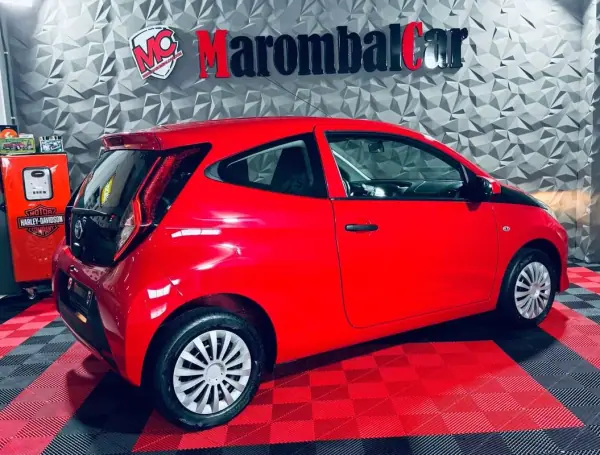 Toyota Aygo 2019 - 10750 EUR, 126299 km - AUTO.MOTO.pt - 126299km - foto 3 de 35