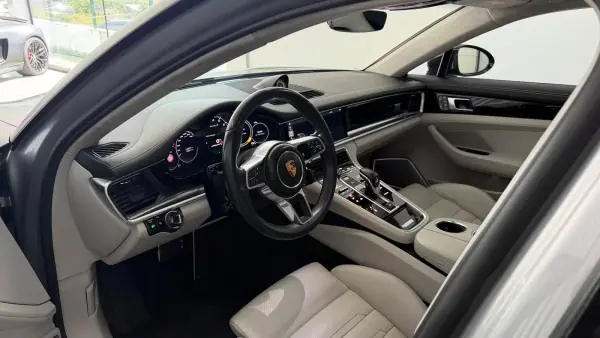 Porsche Panamera 2018 - 79990 EUR, 140973 km - AUTO.MOTO.pt - 140973km - foto 17 de 36