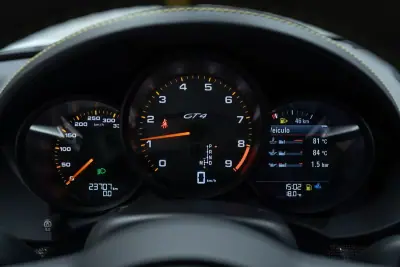 Porsche 718 Cayman 2021 - 134950 EUR, 23000 km - AUTO.MOTO.pt - 23000km - foto 26 de 41