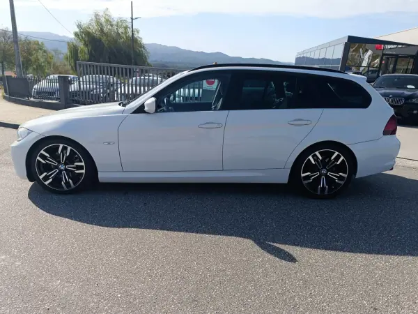 BMW 320 2011 - 12900 EUR, 206000 km - AUTO.MOTO.pt - 206000km - foto 14 de 37