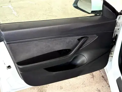 Tesla Model 3 2020 - 20900 EUR, 170759 km - AUTO.MOTO.pt - 170759km - foto 9 de 20