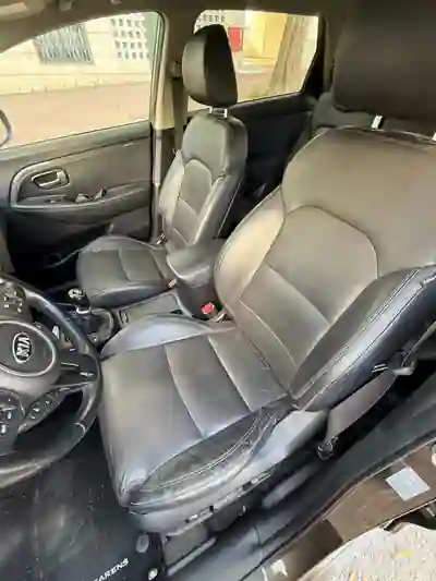 Kia Carens 2018 - 13500 EUR, 111520 km - 111520km - foto 12 de 15