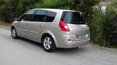 Renault Mégane Scénic 2008 - 5500 EUR, 258850 km - AUTO.MOTO.pt - 258850km - foto 4 de 21