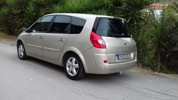 Renault Mégane Scénic 2008 - 5500 EUR, 258850 km - AUTO.MOTO.pt - 258850km - foto 4 de 21