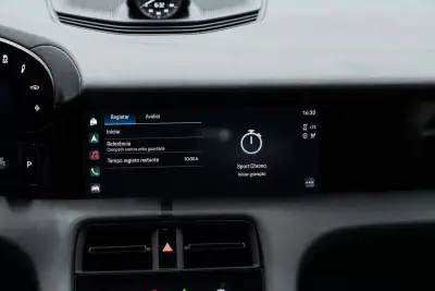 Porsche Taycan 2024 - 84950 EUR, 8000 km - AUTO.MOTO.pt - 8000km - foto 50 de 58