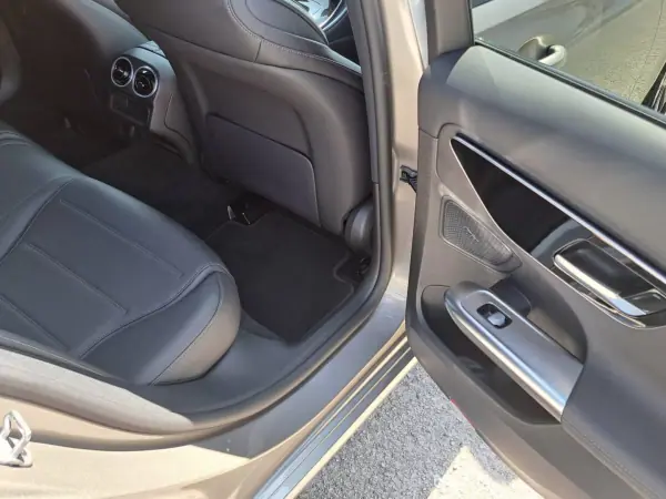 Mercedes-Benz C 300e 2022 - 39990 EUR, 59000 km - AUTO.MOTO.pt - 59000km - foto 23 de 47