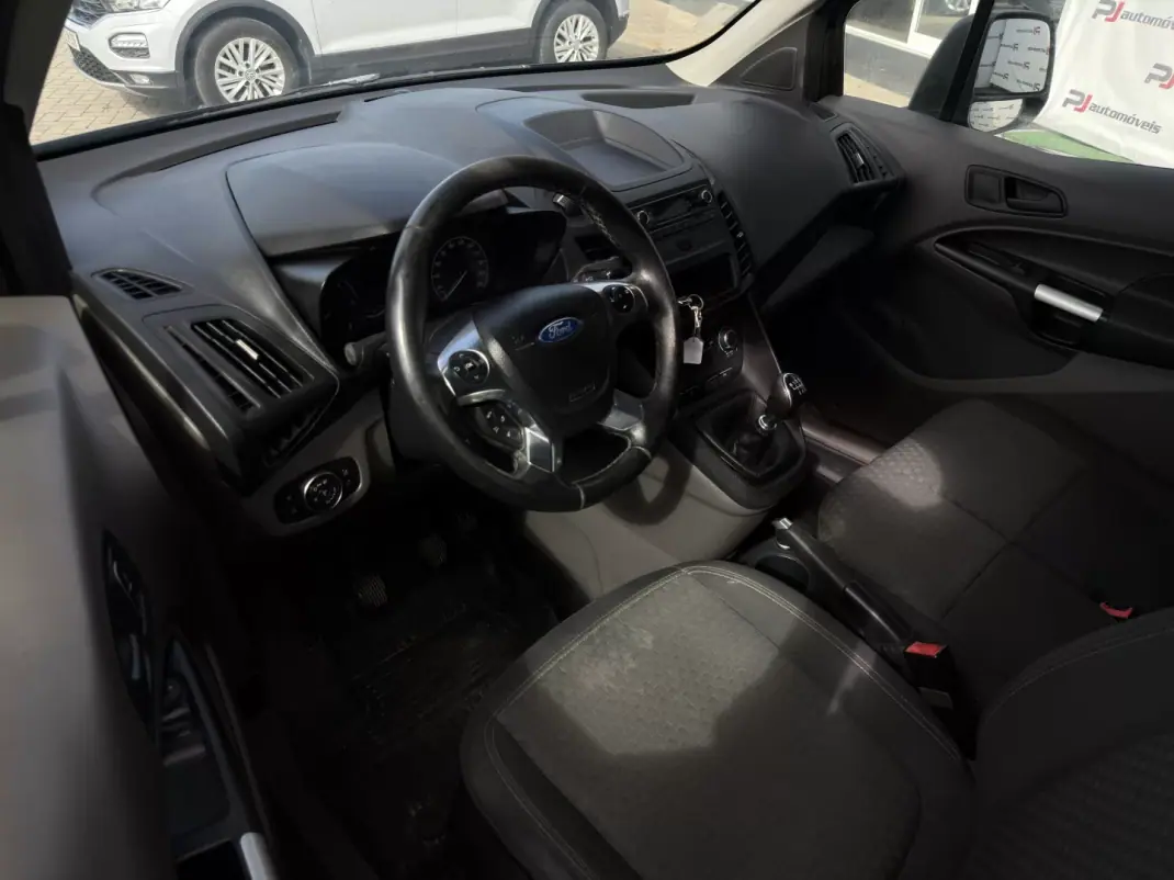 Ford Transit Connect 2018 - 12990 EUR, 152000 km - AUTO.MOTO.pt - 152000km - foto 18 de 20