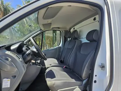 Opel Vivaro 2012 - 10500 EUR, 206000 km - AUTO.MOTO.pt - 206000km - foto 9 de 10