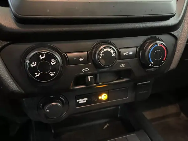 Isuzu 2023 - 32950 EUR, 32000 km - AUTO.MOTO.pt - 32000km - foto 16 de 26