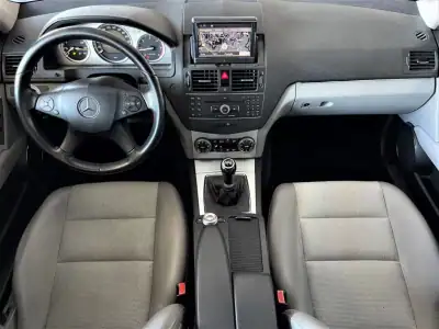 Mercedes-Benz C 220 2008 - 13990 EUR, 231000 km - AUTO.MOTO.pt - 231000km - foto 33 de 42