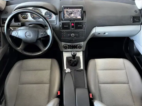 Mercedes-Benz C 220 2008 - 13990 EUR, 231000 km - AUTO.MOTO.pt - 231000km - foto 33 de 42