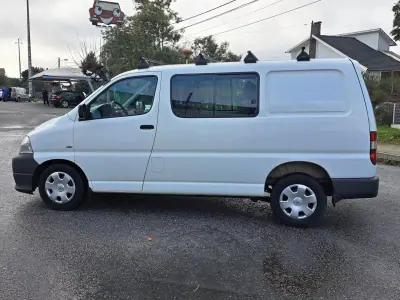 Toyota HiAce 2010 - 12500 EUR, 331380 km - AUTO.MOTO.pt - 331380km - foto 9 de 30