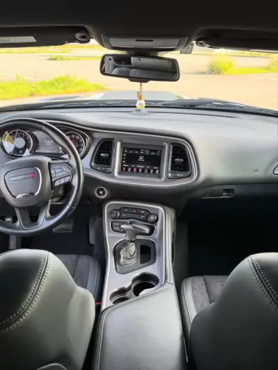Dodge Challenger 2019 - 62950 EUR, 66000 km - AUTO.MOTO.pt - 66000km - foto 6 de 8