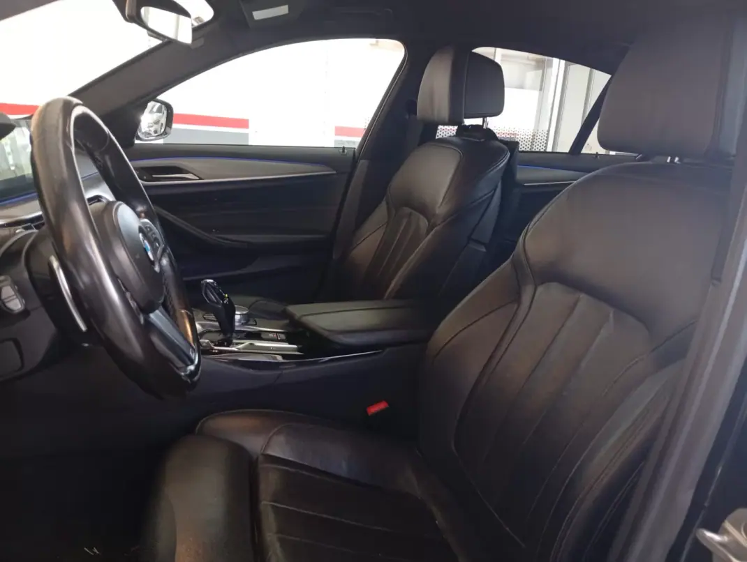 BMW 520 2017 - 33950 EUR, 225000 km - AUTO.MOTO.pt - 225000km - foto 16 de 21