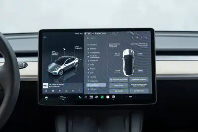 Tesla Model Y 2023 - 35950 EUR, 57000 km - 57000km - foto 39 de 49