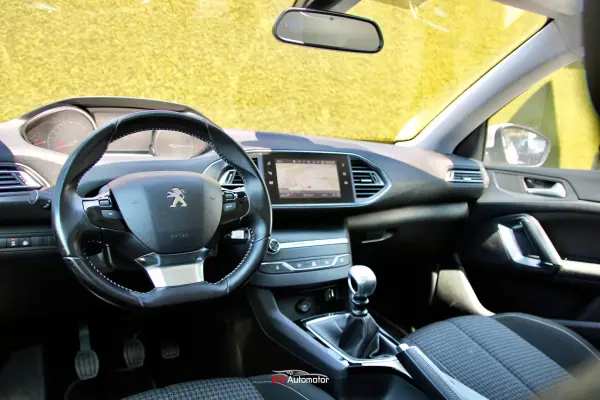 Peugeot 308 2018 - 11900 EUR, 90000 km - 90000km - foto 3 de 29