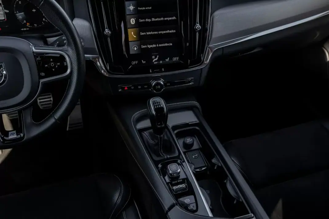 Volvo V90 2018 - 24990 EUR, 184000 km - AUTO.MOTO.pt - 184000km - foto 17 de 38