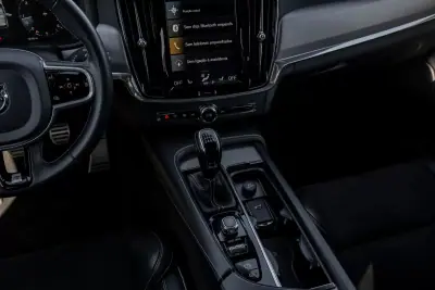Volvo V90 2018 - 24990 EUR, 184000 km - AUTO.MOTO.pt - 184000km - foto 17 de 38