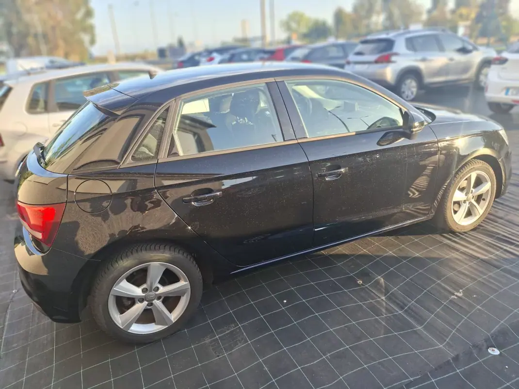 Audi A1 Sportback 2016 - 13500 EUR, 169098 km - 169098km - foto 12 de 17