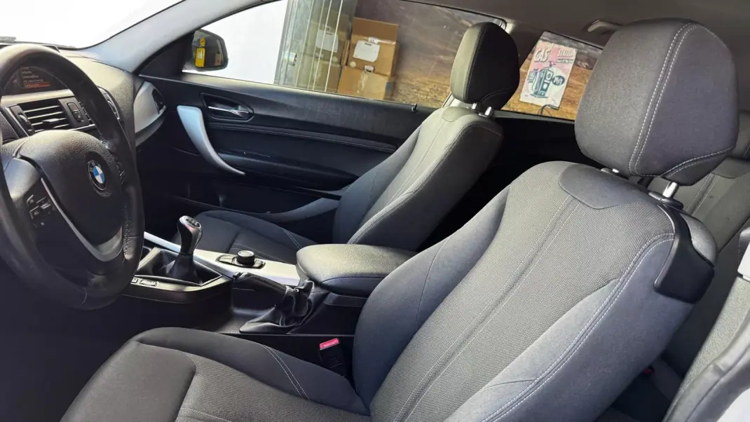 BMW 114 2017 - 15500 EUR, 125000 km - AUTO.MOTO.pt - 125000km - foto 8 de 19