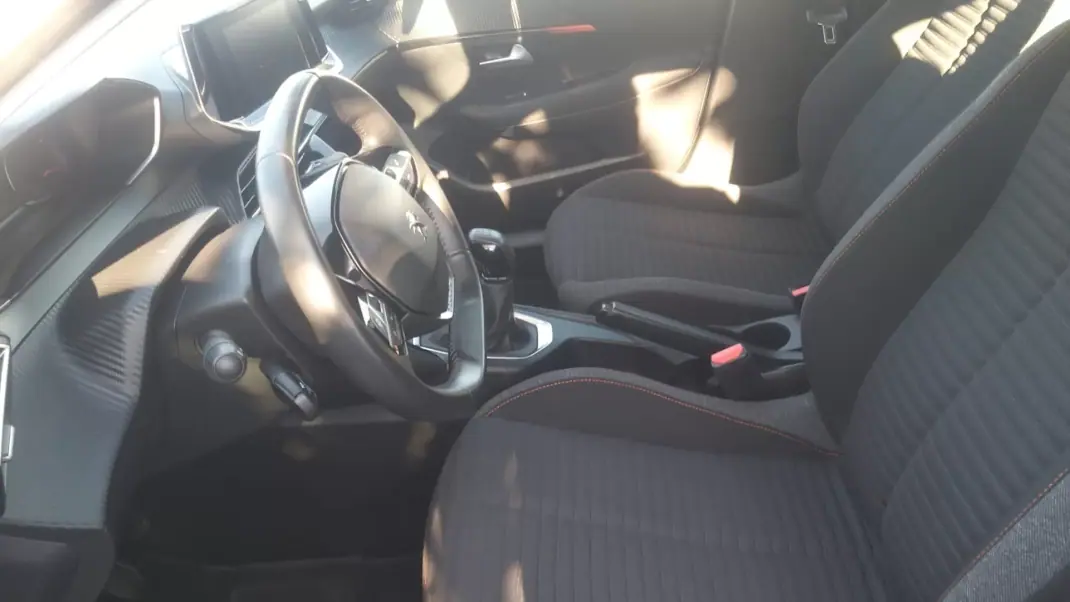 Peugeot 208 2022 - 13565 EUR, 63583 km - AUTO.MOTO.pt - 63583km - foto 33 de 37