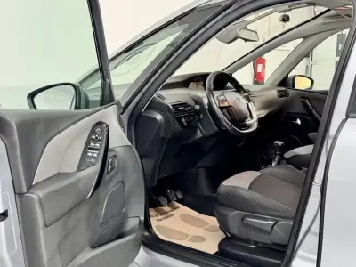 Citroën C4 Grand Picasso 2018 - 11500 EUR, 154000 km - AUTO.MOTO.pt - 154000km - foto 18 de 57