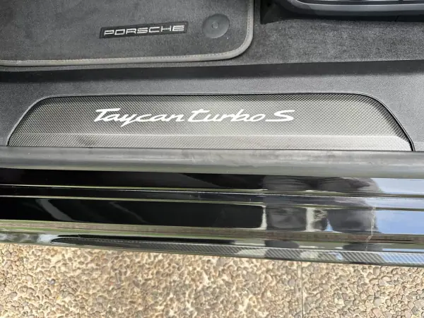 Porsche Taycan 2021 - 99900 EUR, 66000 km - AUTO.MOTO.pt - 66000km - foto 41 de 71