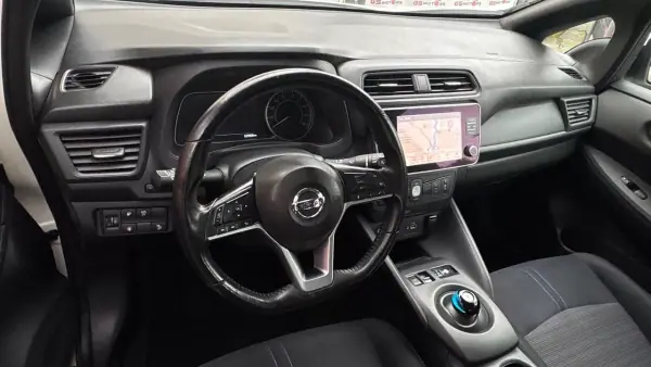 Nissan Leaf 2021 - 14900 EUR, 22900 km - AUTO.MOTO.pt - 22900km - foto 9 de 12