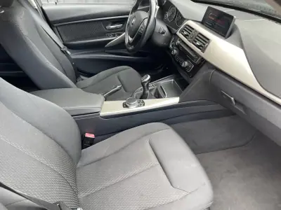 BMW 318 2017 - 17900 EUR, 215800 km - AUTO.MOTO.pt - 215800km - foto 6 de 12